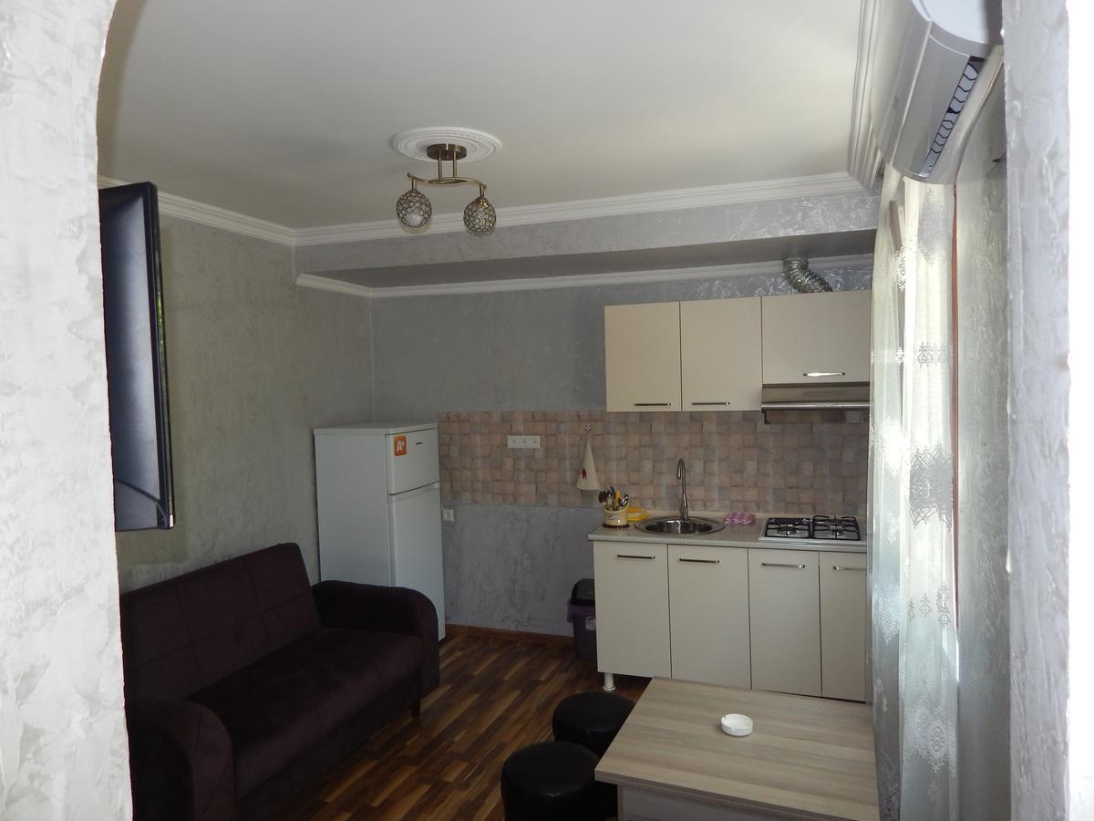 באטומי Guest House On Angisa מראה חיצוני תמונה